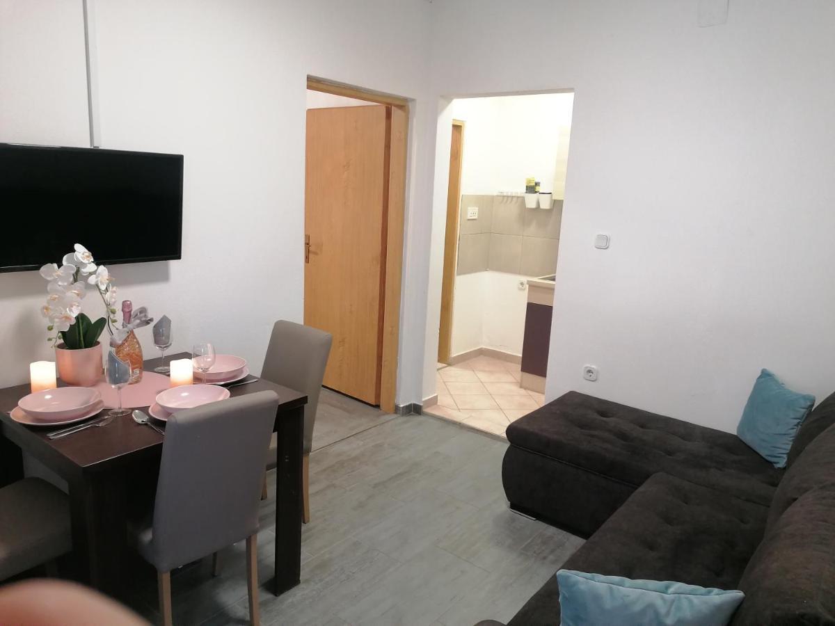Apartments Njivice Ngoại thất bức ảnh